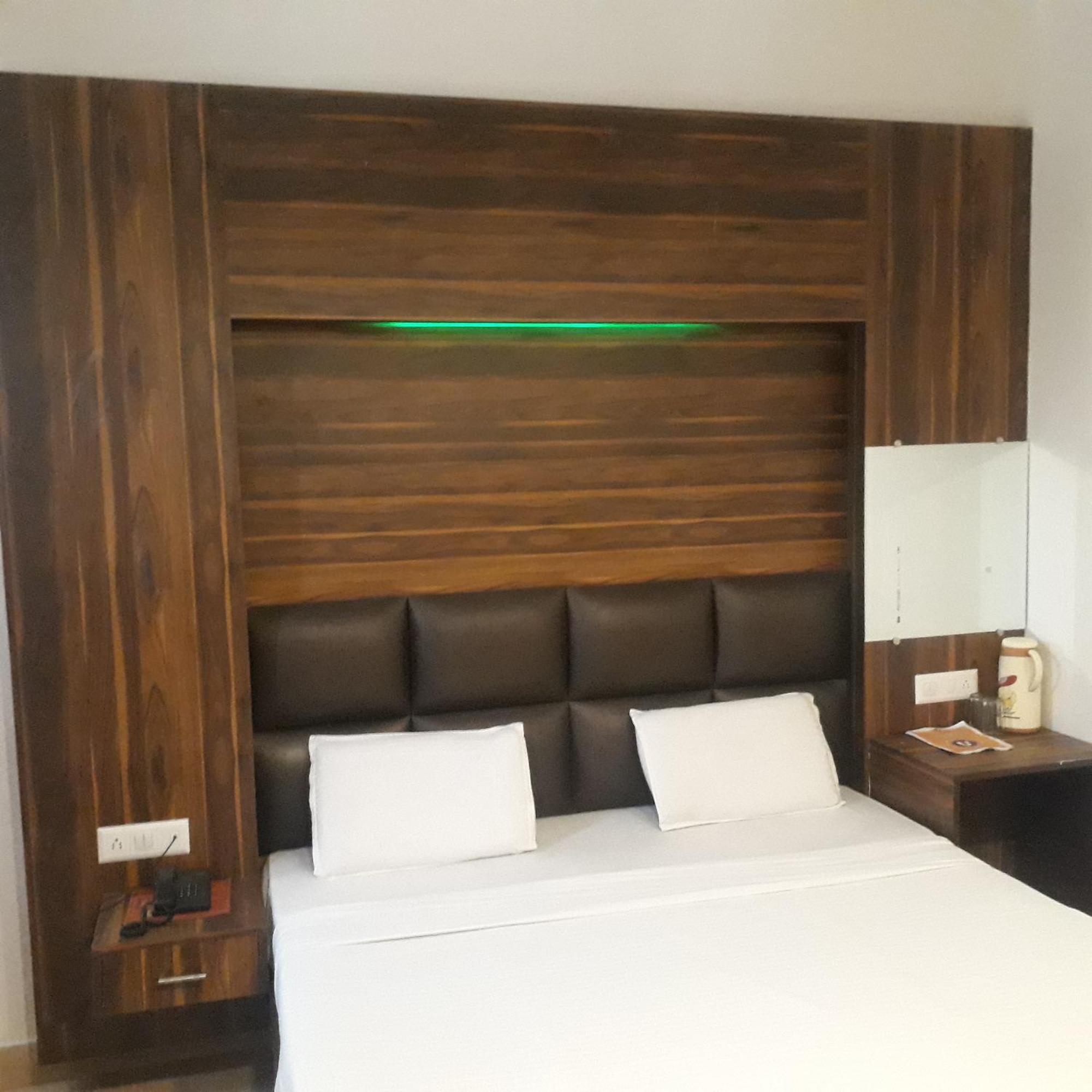 Hotel Ur Allāhābād Junction Zewnętrze zdjęcie