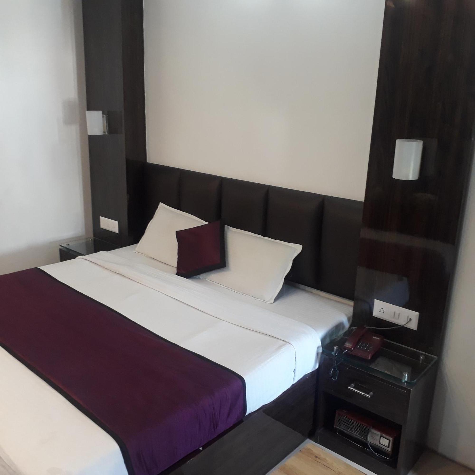 Hotel Ur Allāhābād Junction Zewnętrze zdjęcie