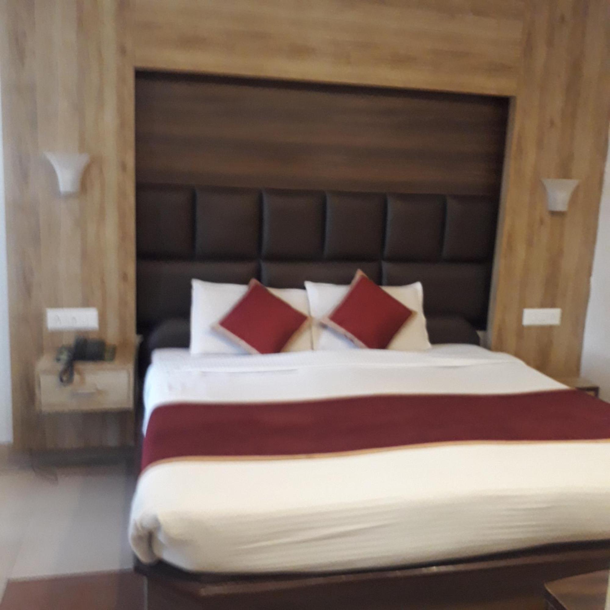 Hotel Ur Allāhābād Junction Zewnętrze zdjęcie