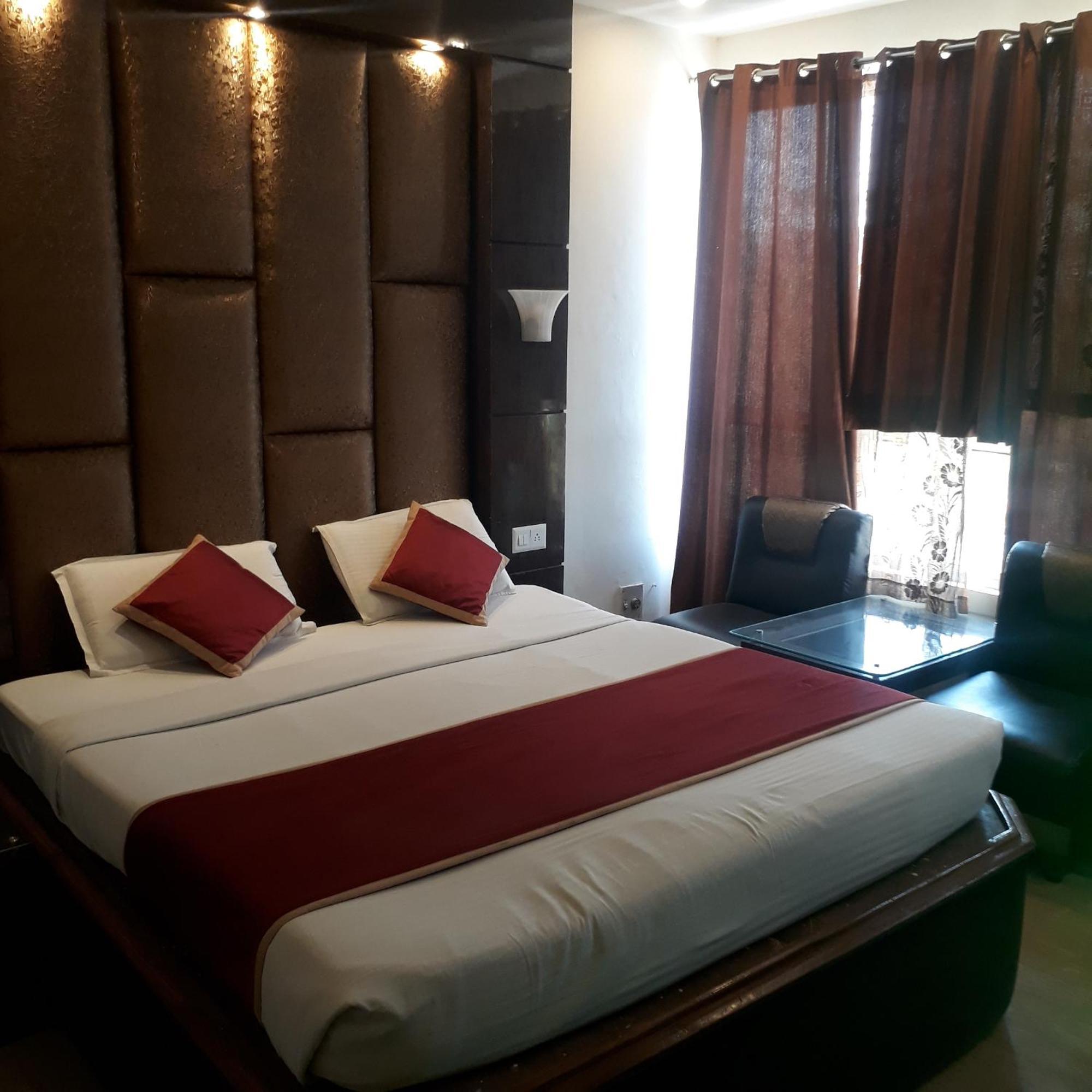 Hotel Ur Allāhābād Junction Zewnętrze zdjęcie