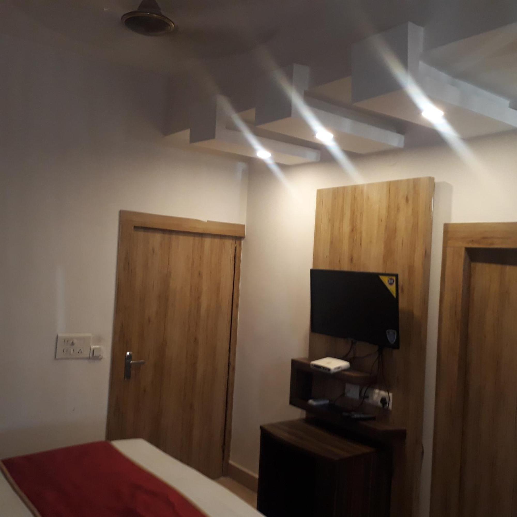 Hotel Ur Allāhābād Junction Zewnętrze zdjęcie